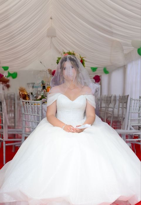 Vand rochie de mireasa