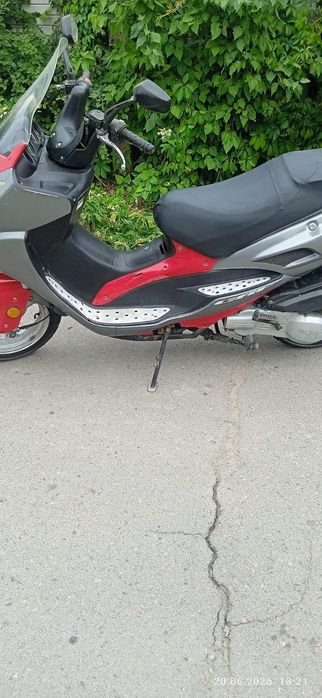 Продам макси скутер