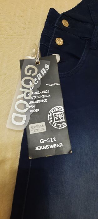 Женский джинсы продается.