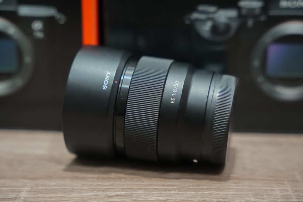 Vând obiectiv Sony 50mm f/1.8+Tamron 28-75mm f/2.8, în stare foarte bună.