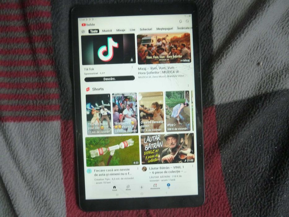 SM-T595 TAB A 2018 3GB/32GB ,SIM TELEFON 4G,youtube,android 10unctioneaza foarte bine ,probleme de estetica