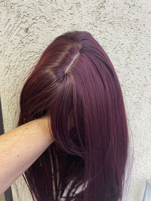 Peruca scurta , burgundy , violet inchis , cu breton