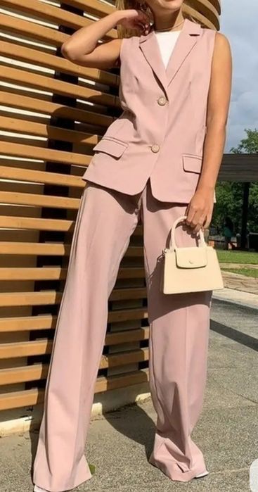 Костюм двойка ( жилетка, брюки)