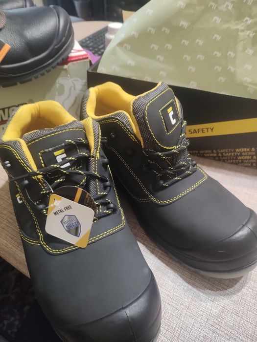Работни обувки  нови