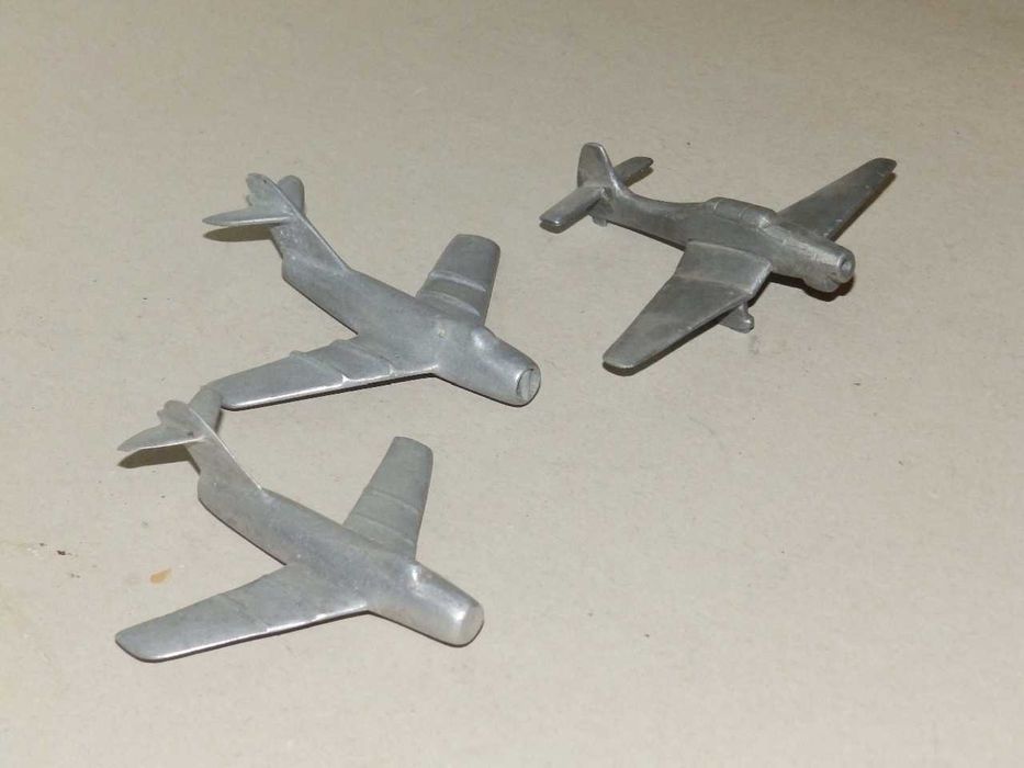 Стари детски играчки на различни цени