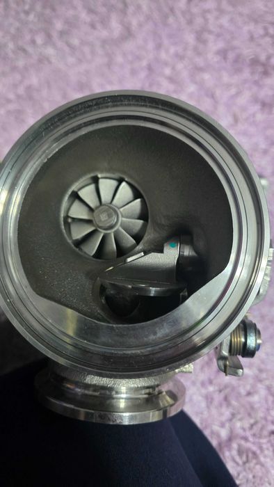 Turbina bmw 8 747 743 pt seria 5 6 7 8 x5 x6  motor N63 4.4 v8 benzina