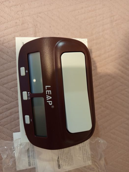 Продавам нови Оригинални шах часовници Leap