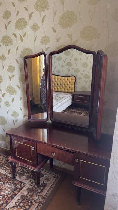 Продам камод  с зеркалом