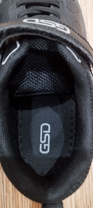 Детские кроссовки