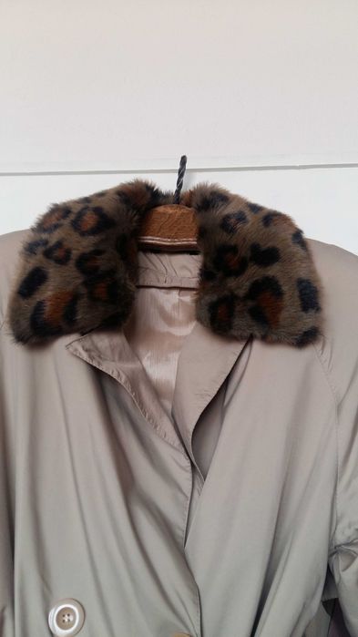 Дамски тренч с еко яка