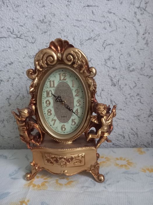 Продаются каминные часы. Высота 32 см., ширина  20 см.