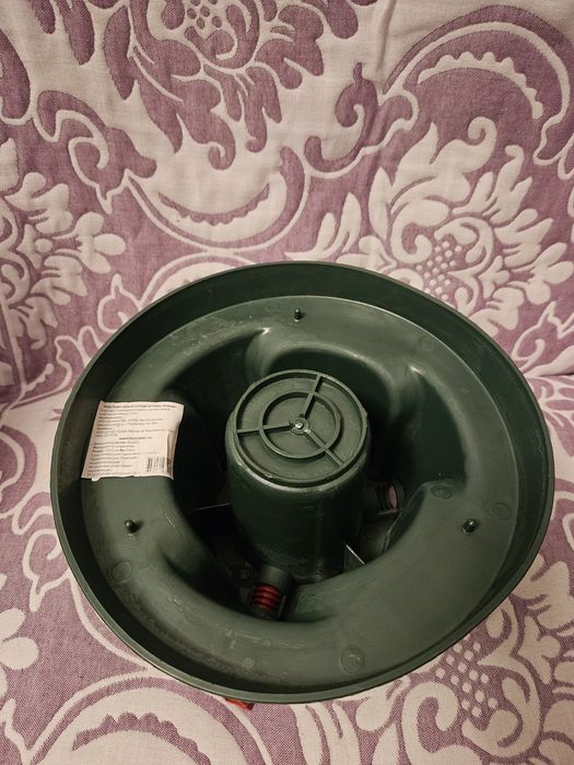 Подставка для живой елки регулируется