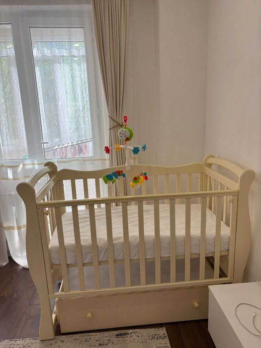 Манеж (детская кровать)