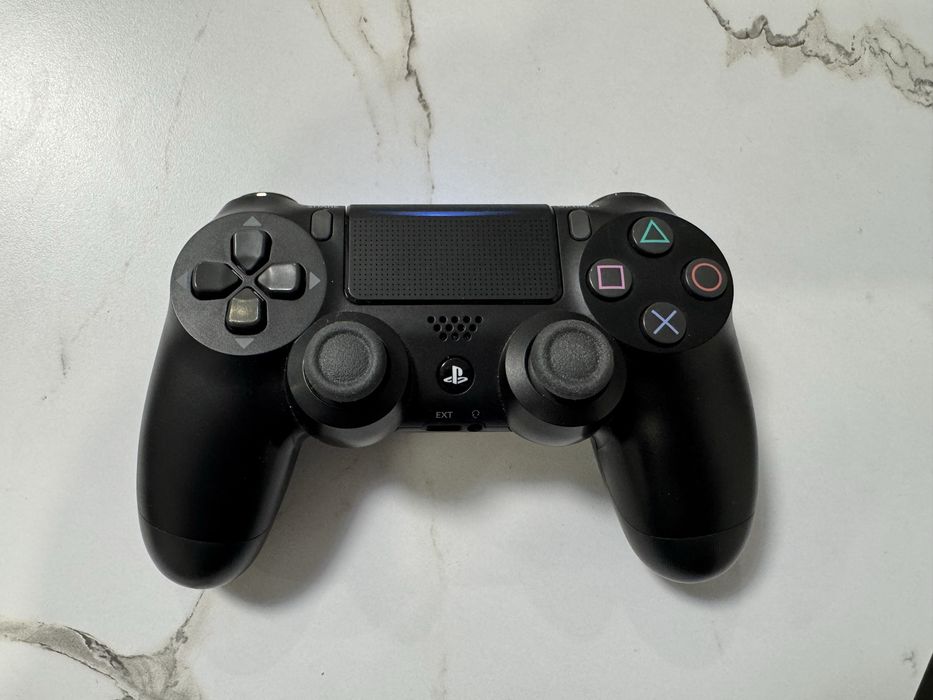 PS4 Pro 1TB + 1 DualShock4 като нов