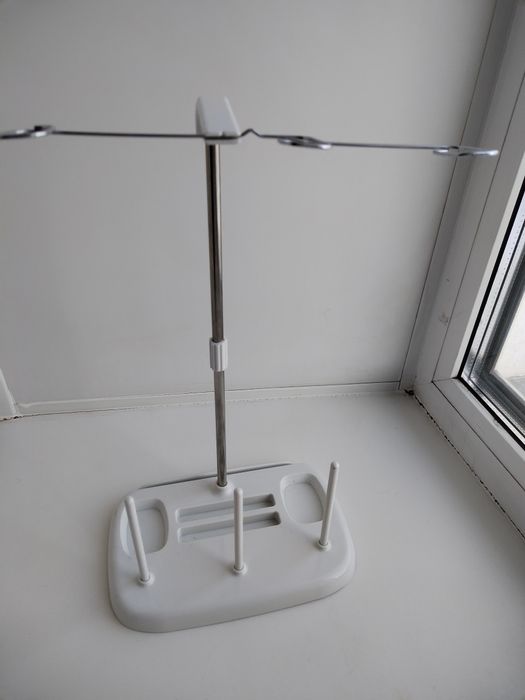 Продам стойку для ниток.