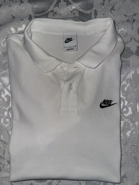Оргинална тениска с якя Nike  20€ и Lapolo 10€