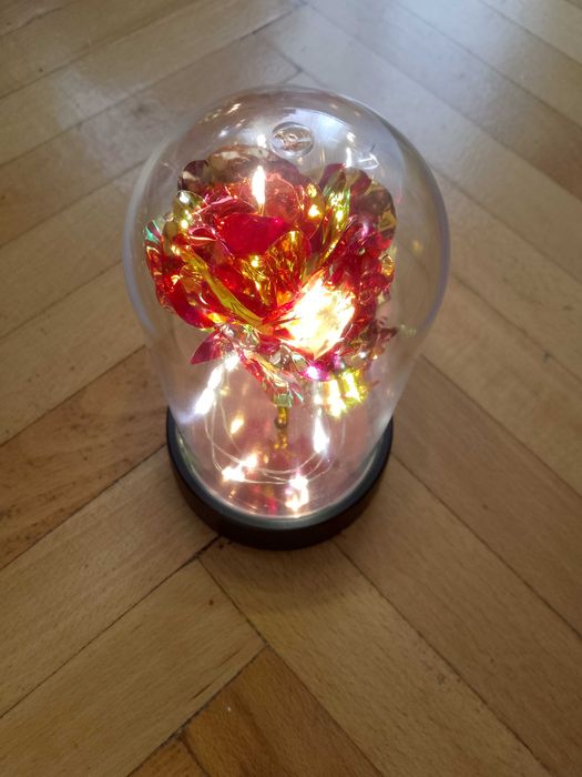 Вечна Роза в стъкленица