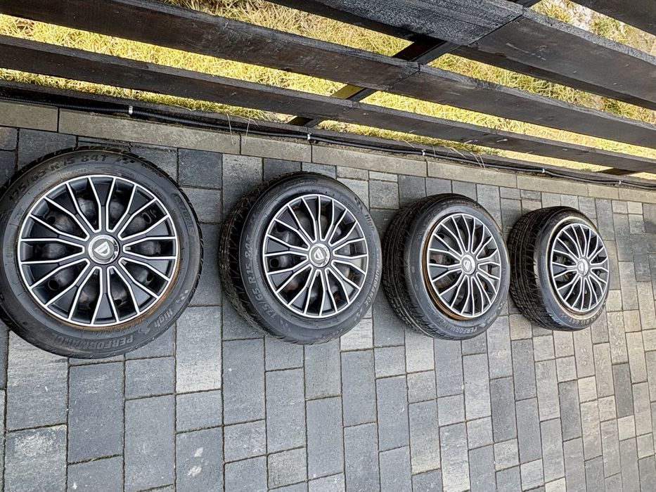 Vand set jante +anvelope vara 175 60 r15 in stare buna