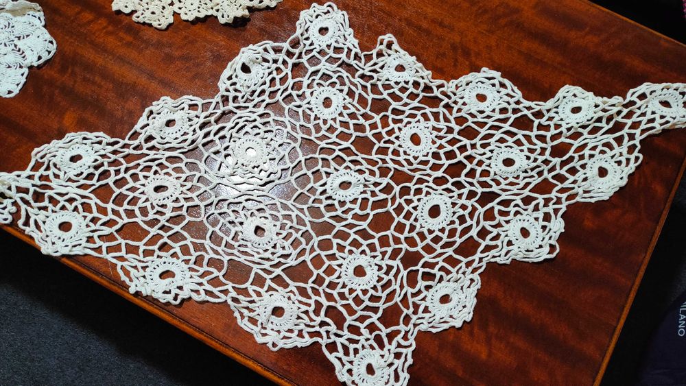 Mileu / Milieu - lucrat manual, din macrame, perioada comunista