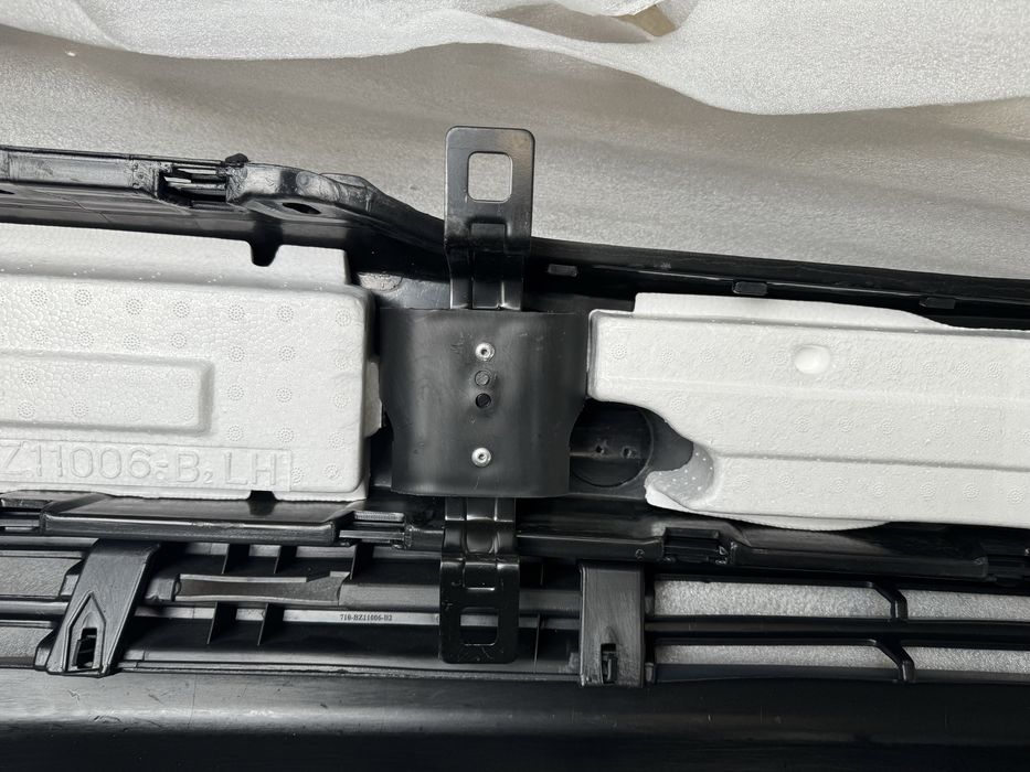 Передний бампер на Mercedes W140