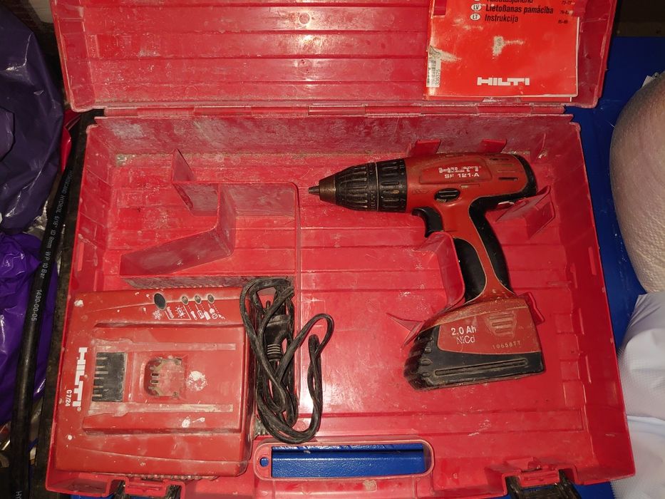 2 Mașini înșurubat, găurit HILTI