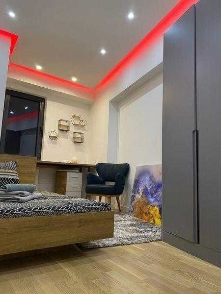 Дава се под наем Двустаен апартамент в Бургас, Център - 68 кв.м за 204 € - Снимка #2