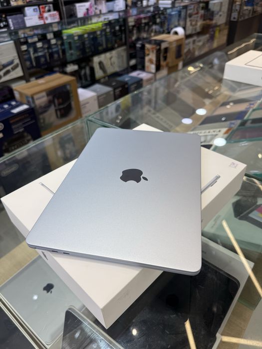 MacBook Air M4 13-inch Sky Blue sotiladi