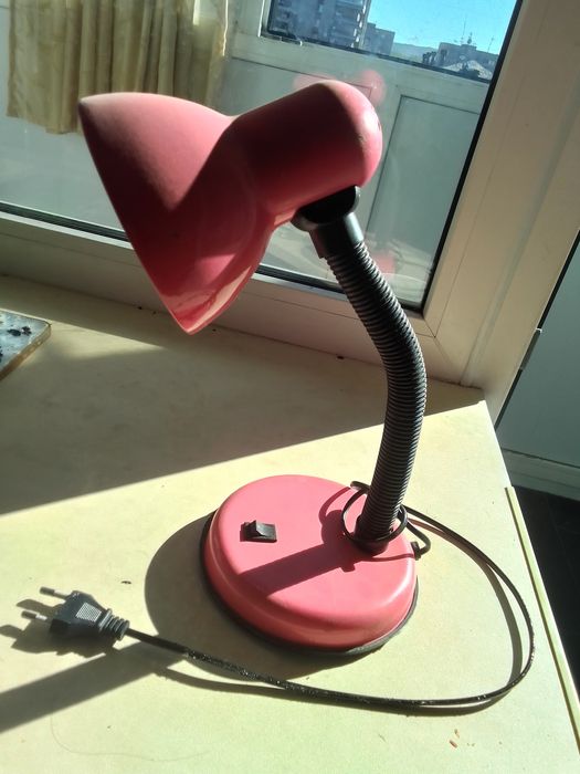 Продам настольную лампу