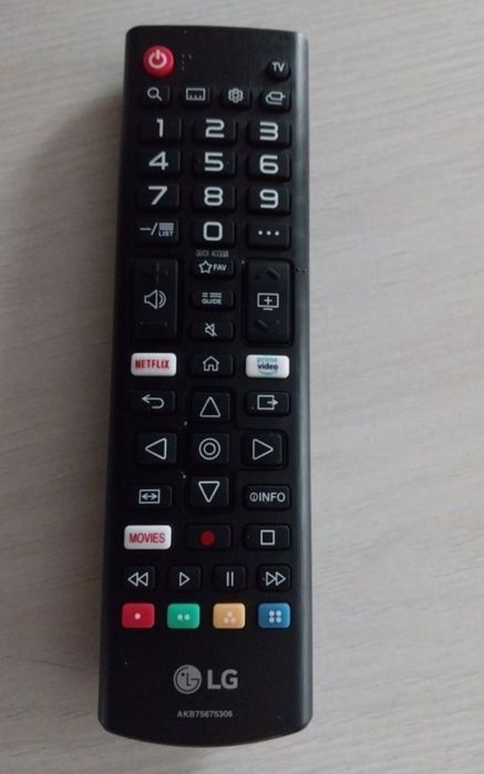 Большой 4К смарт телевизор LG 140см