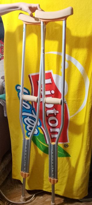 Костыли новые, подмышечные, регулируются под рост