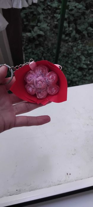 Brelocuri facute din satin facute din manuta mea fac si buchete
