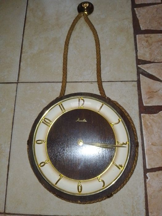 Стар Германски Стенен Механичен Часовник -Маите.-Работи точно.