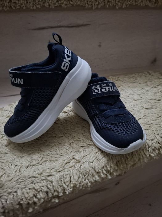 Vand adidasi skechers marimea 21