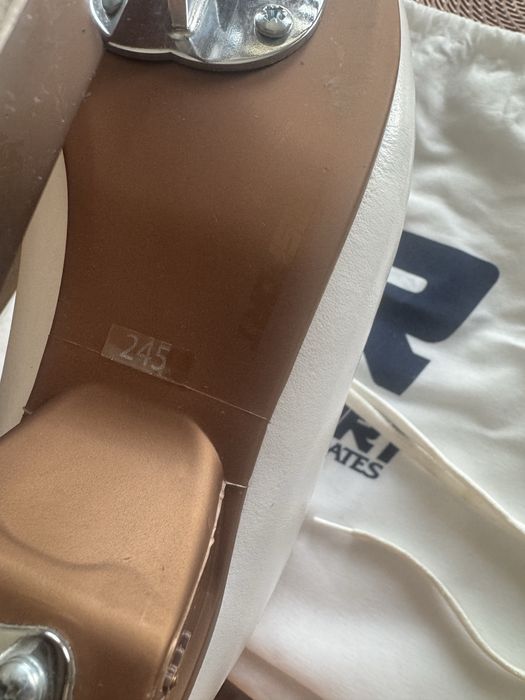 Продам коньки для фигурного катания!