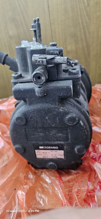 Продам компрессор на  автомобиль тойота.