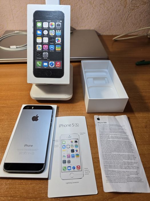 Продам айфон 5s 16 гб разбит экран