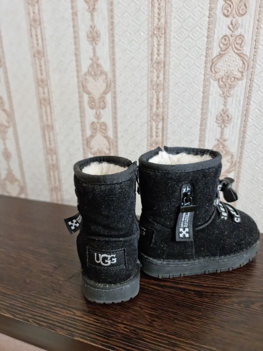 Продам детские угги