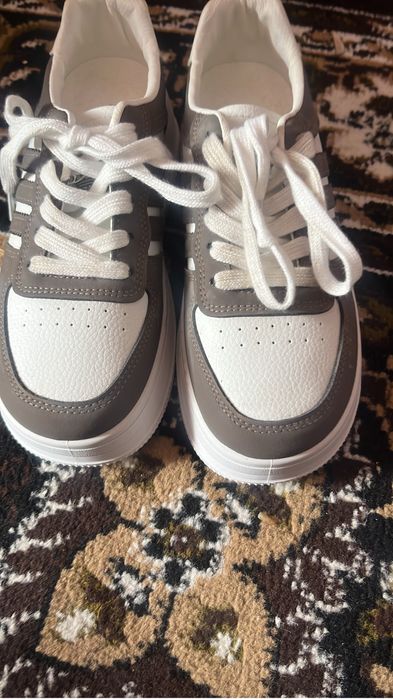 Кросовки женские