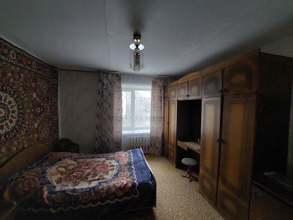 Продаётся 4 комнатная квартира.