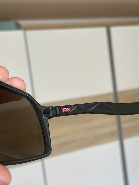 Oakley Sutro Black
