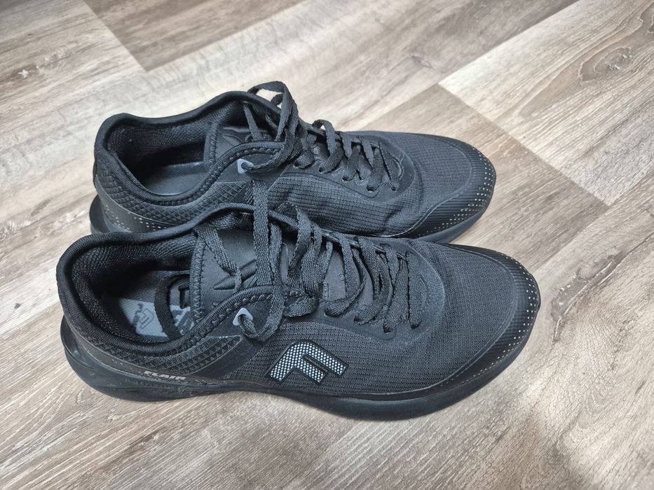 Чисто нови маратонки Флейър Flair