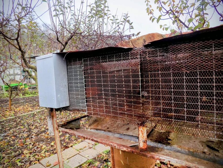 Продава се зайчарник