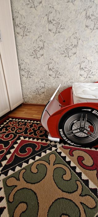 Кровать детская красная