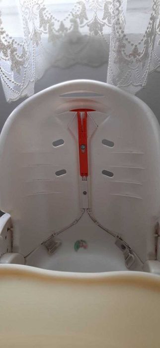 Продается детский стульчик для кормления ЧИККО