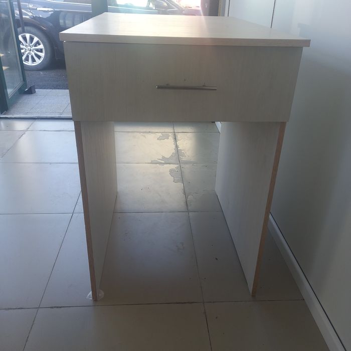 Продается стол в отличном состоянии