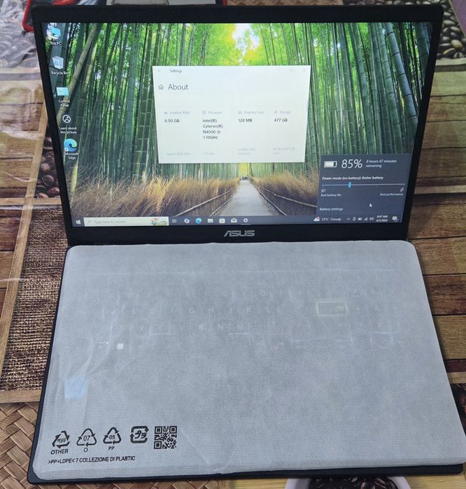 Laptop ASUS VivoBook R522KA Nou, 8GB RAM, SSD 512GB, autonomie 10 ore