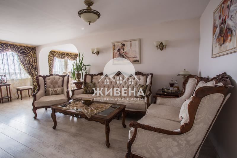 Продава се атрактивна къща с морска панорама в м-т Траката