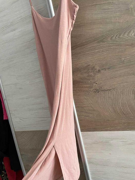 Ежедневна рокля с цепка острани