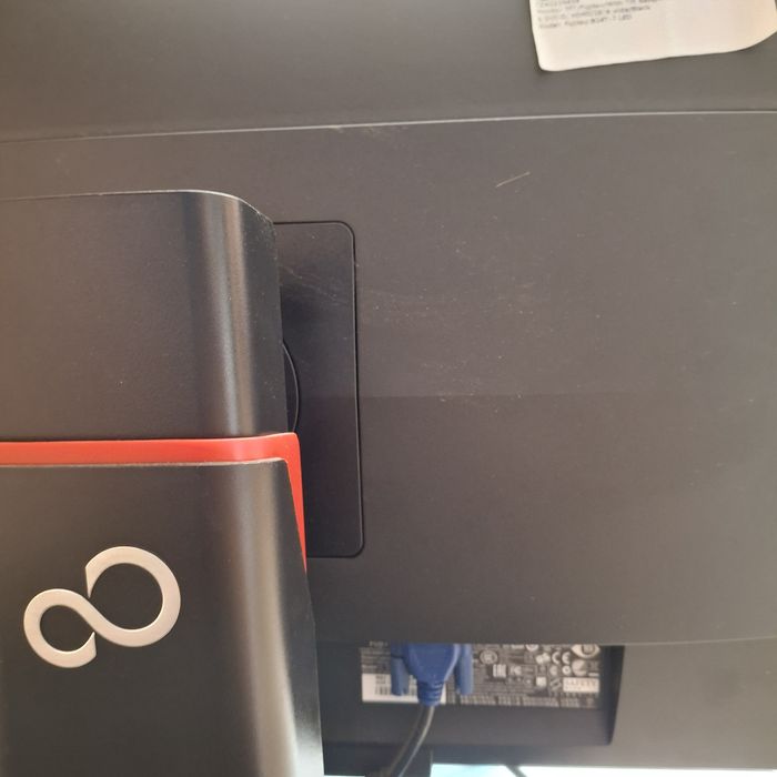 Монитор fudjitsu 24 инча