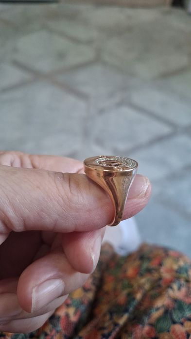 Продам золотое перстень женски